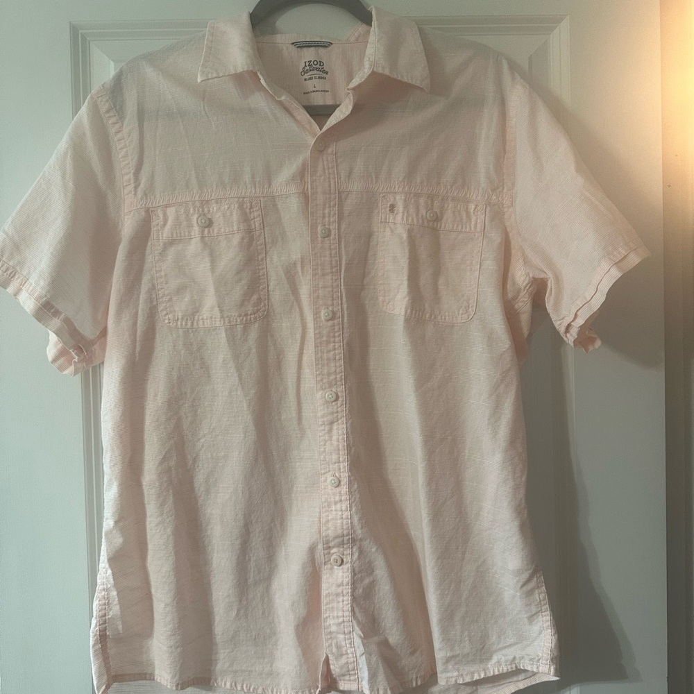 IZOD blush short-sleeve button-down shirt. Men’s size Large.